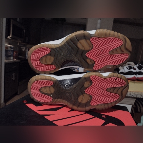 Jordan 11 Low Infrared - Picture 6 of 6